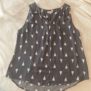 Pixley gray tulip print sleeveless blouse